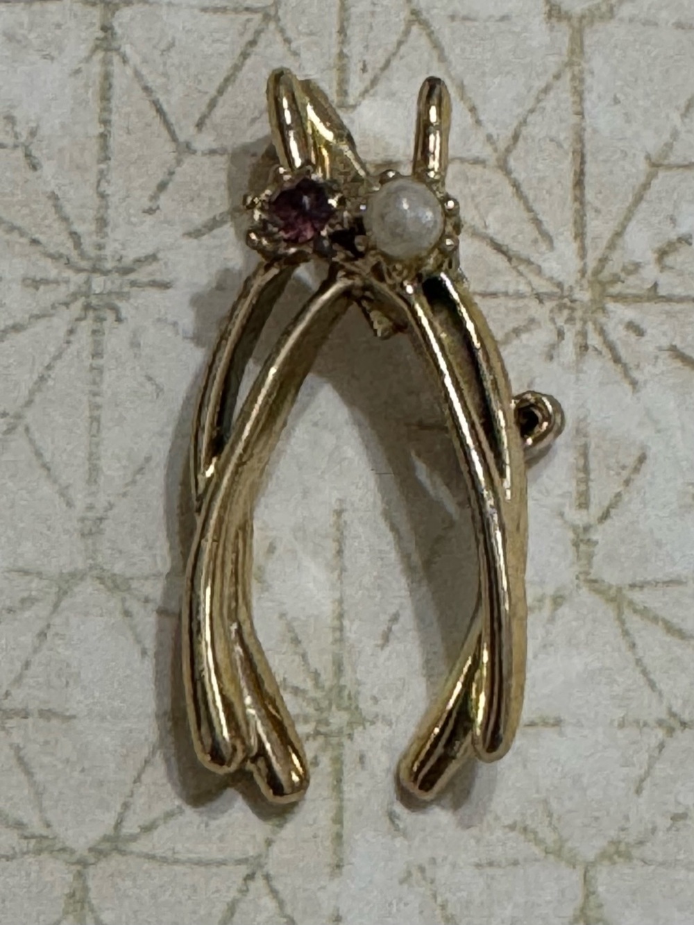 VINTAGE WISHBONES BROOCH PIN